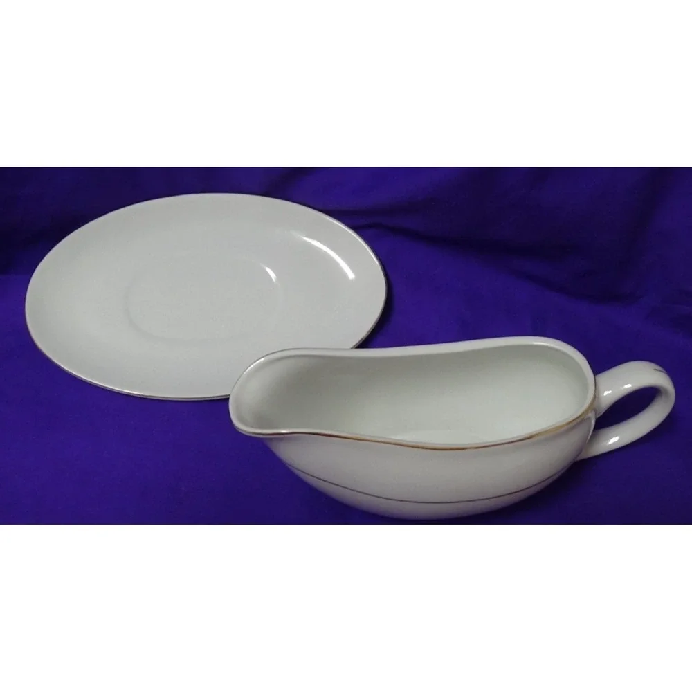 Gravy Boat 1991 Fine China Porcelain 20 Ounce Classic Gold Thanksgiving #086